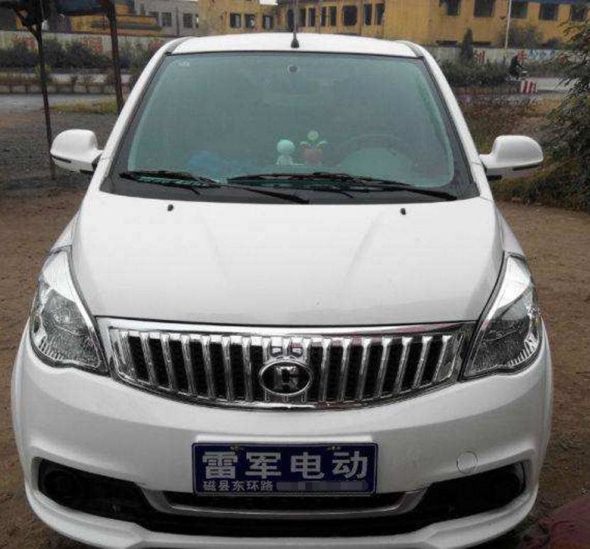 雷軍進(jìn)軍電動汽車領(lǐng)域 產(chǎn)品圖片與店鋪裝修設(shè)計(jì)理念解析